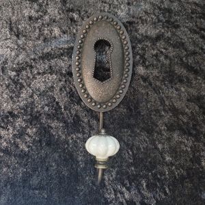 Rustic Hanging Keyhole